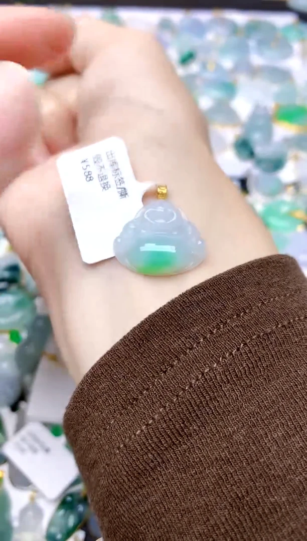 颈饰18K金镶嵌翡翠天然A货翡翠