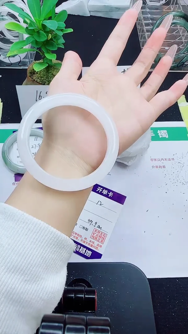 未镶嵌手镯石英质玉12-59/60