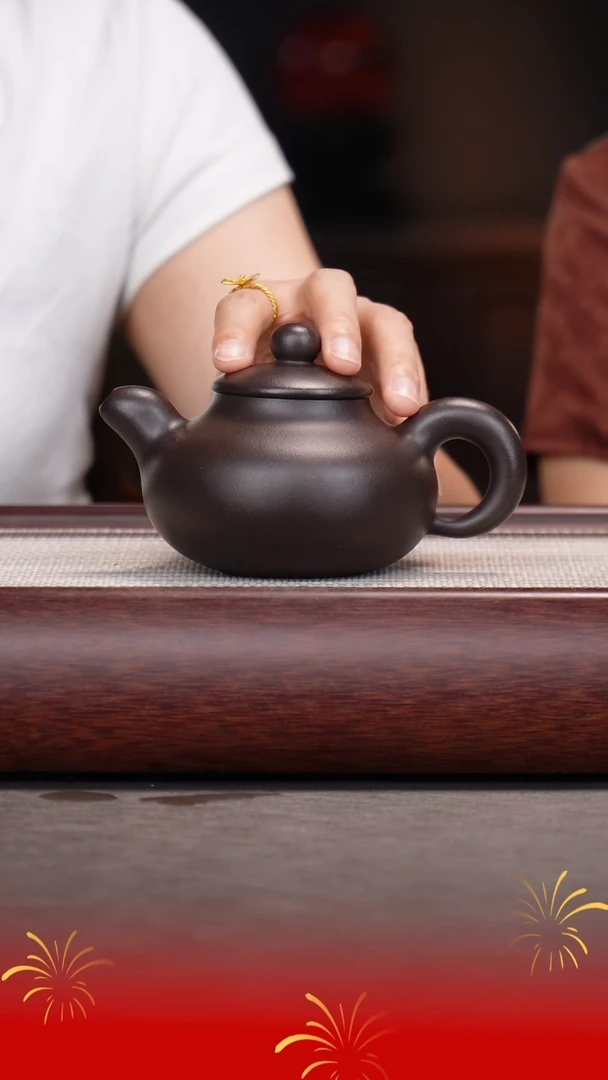 茶壶紫砂范晓丽/黑金砂/道洪笠帽/280c