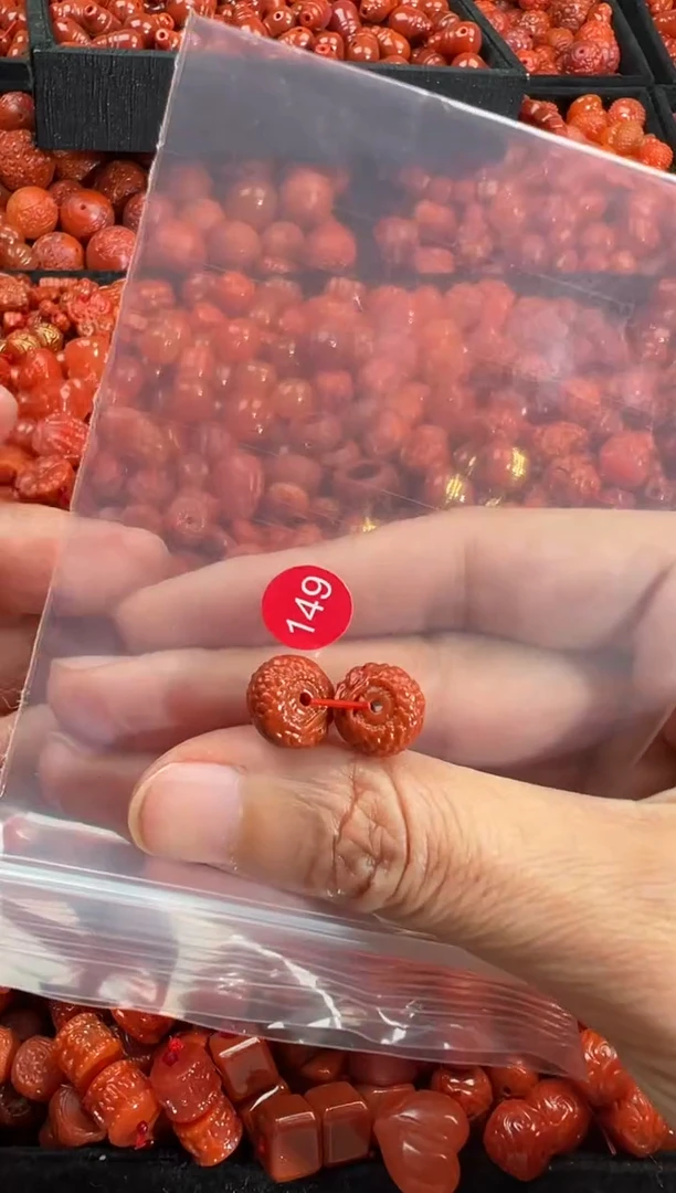 南红玛瑙未镶嵌颈饰1