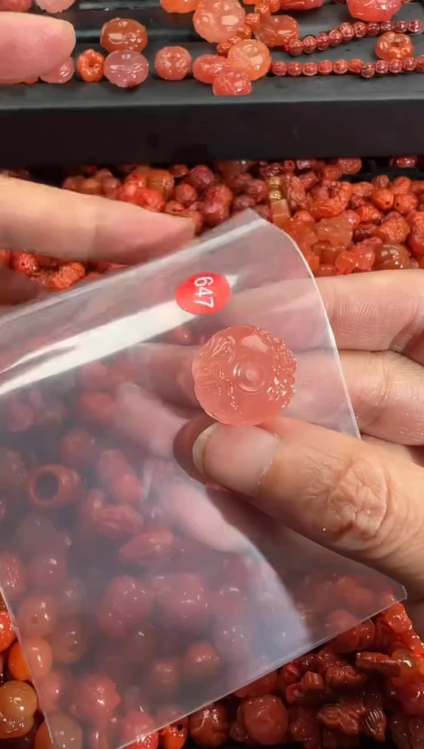 南红玛瑙未镶嵌颈饰1