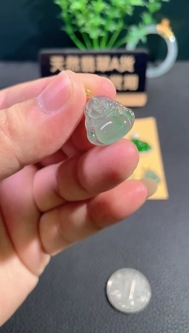 颈饰18K金镶嵌翡翠翡翠