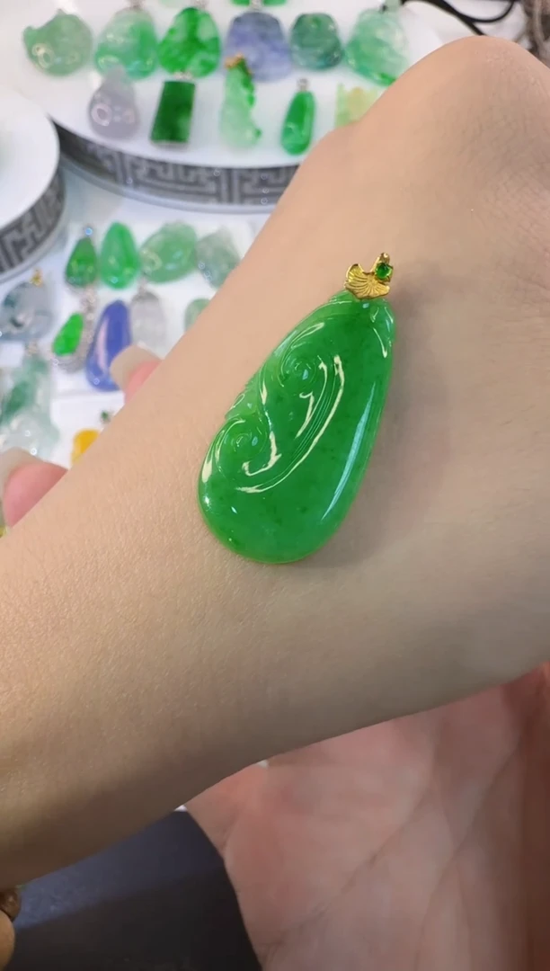 翡翠18K金镶嵌颈饰天然翡翠缅甸A货