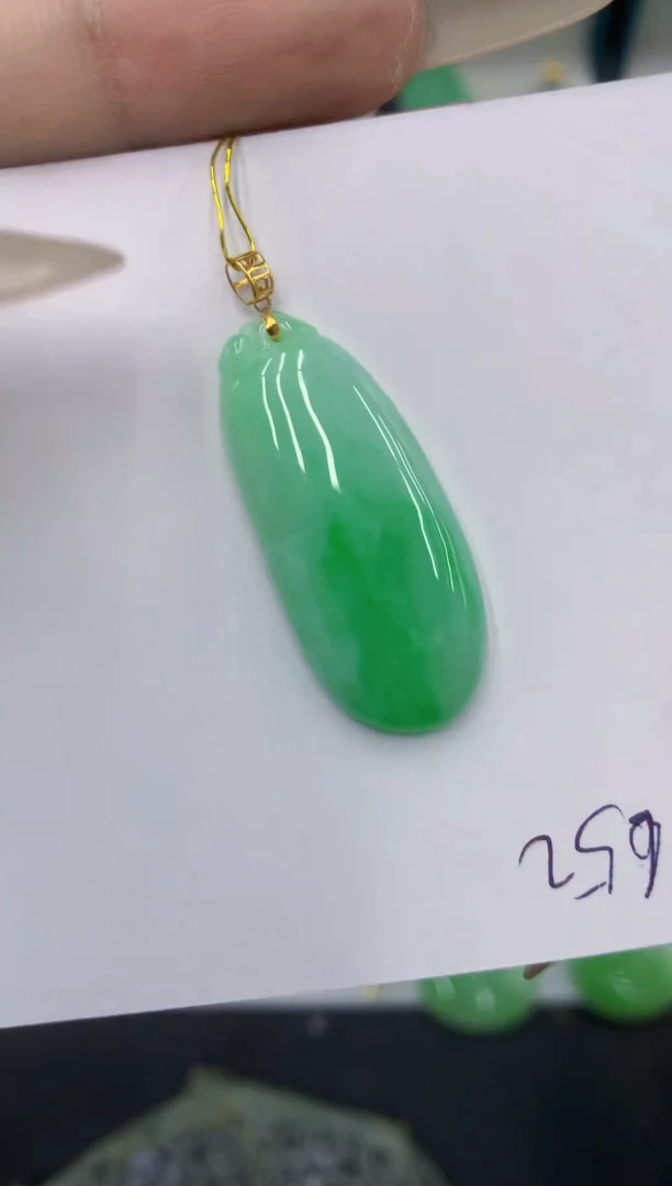 颈饰18K金镶嵌翡翠111111