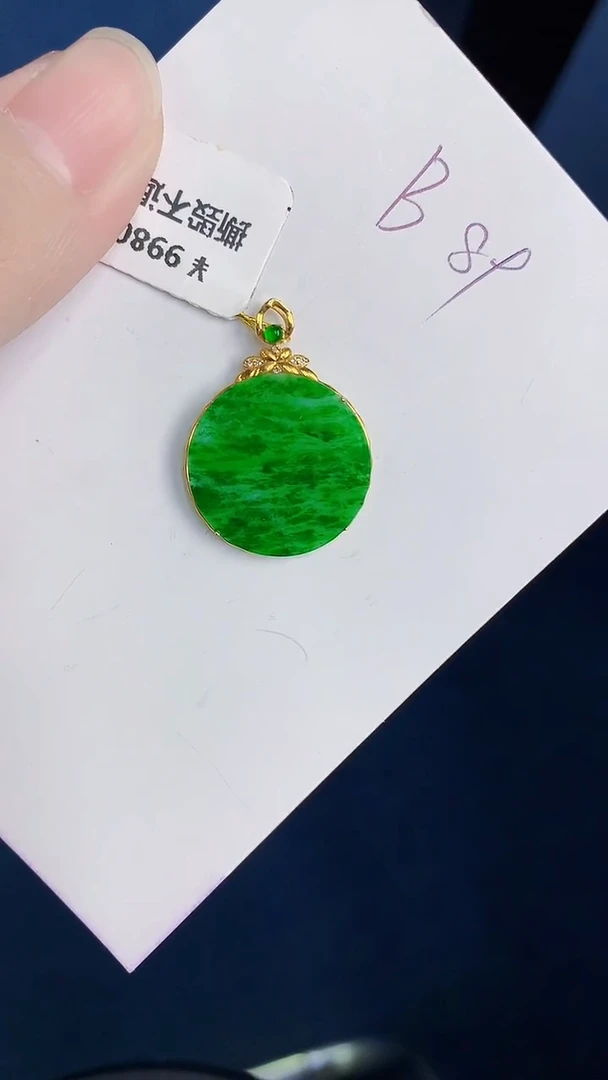 颈饰18K金镶嵌翡翠天然翡翠缅甸A货