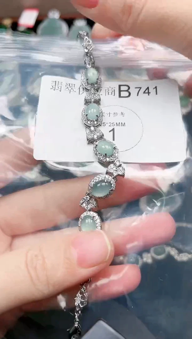 【闪购商品】翡翠颈饰未镶嵌741赠皮绳