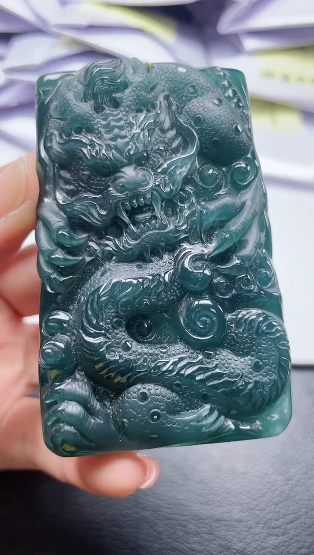 翡翠未镶嵌颈饰