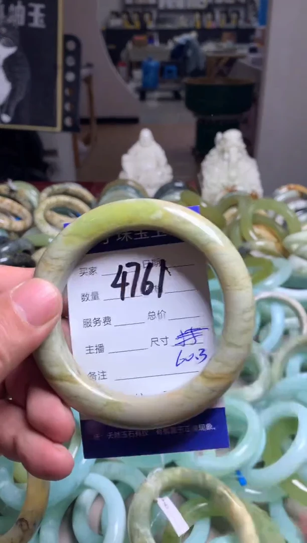 【闪购商品】蛇纹石玉手镯未镶嵌4761