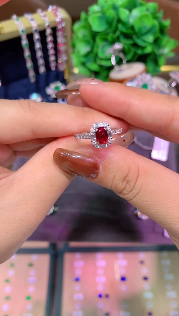 18K金镶嵌戒指红宝石1.01ct