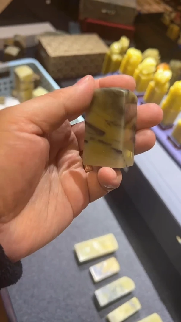 【闪购商品】青田石墨韵菜花素章