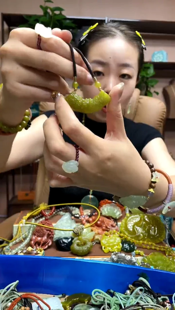 未镶嵌岫玉吊坠·