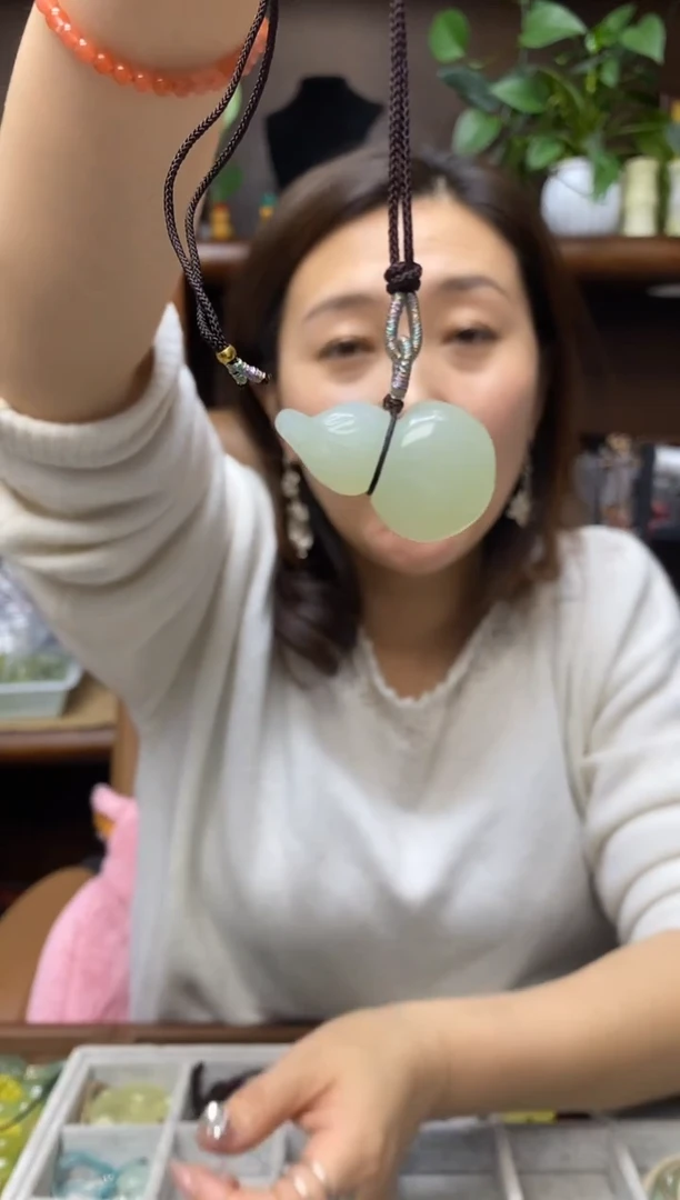 未镶嵌岫玉吊坠.