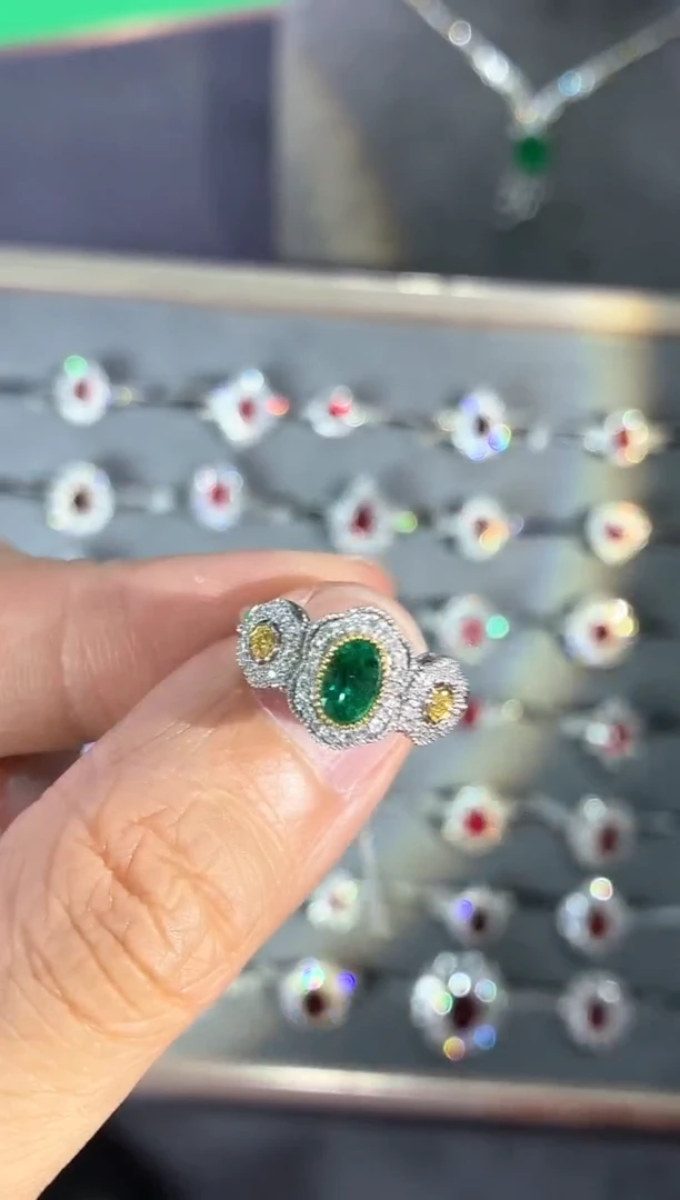 18K金镶嵌戒指祖母绿【闪购】0.70ct/七天鉴赏/极微