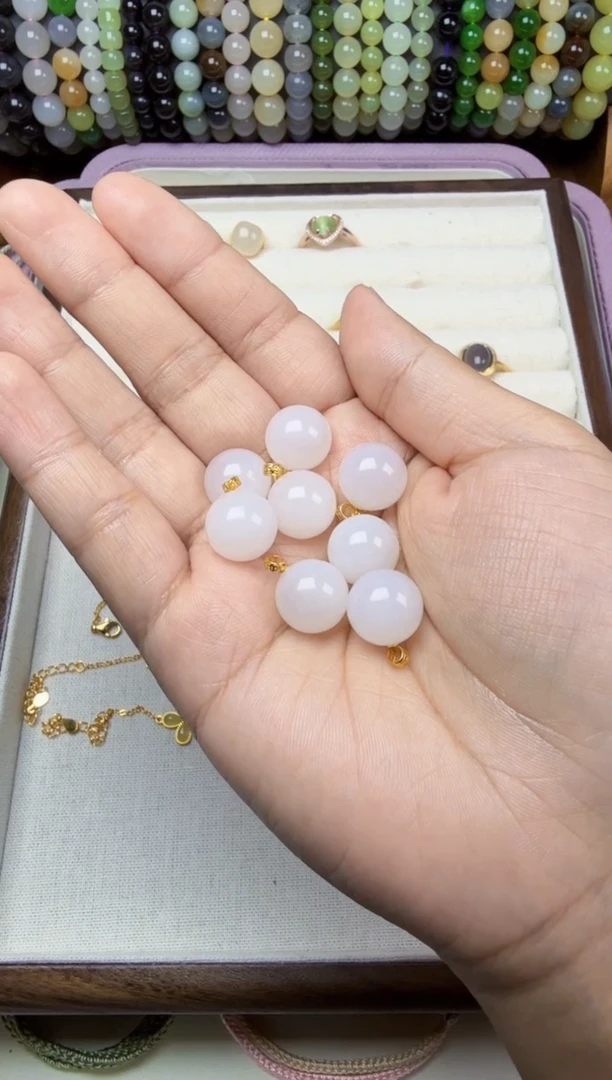 和田玉18K金镶嵌颈饰吊坠多样性发其一