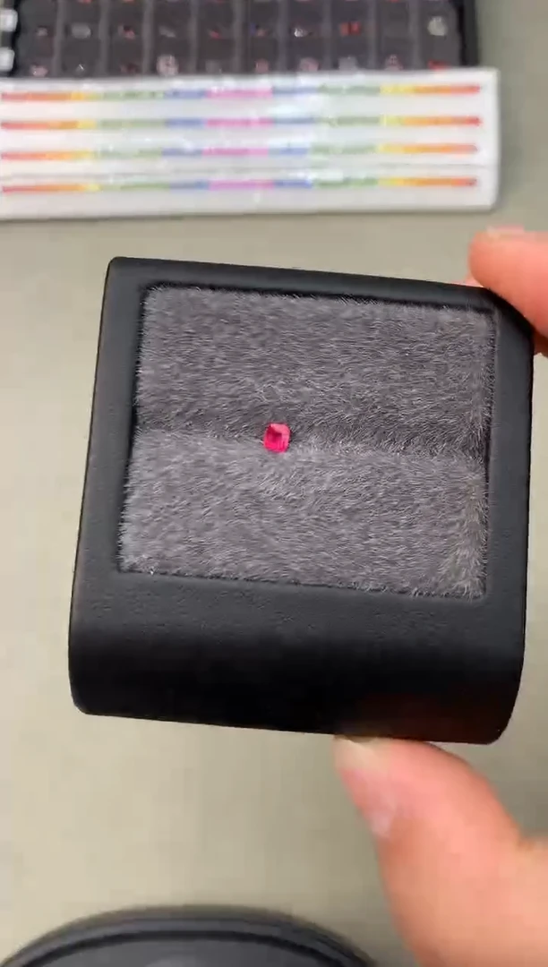 【闪购商品】定制尖晶石裸石未镶嵌0.20ct 绝地武士