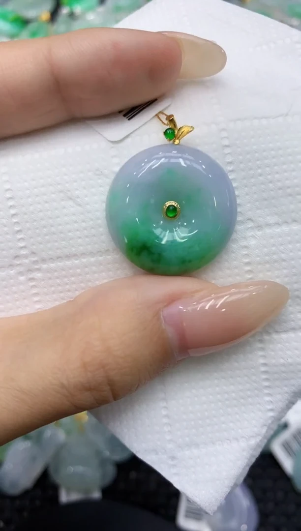 翡翠18K金镶嵌颈饰111111111111