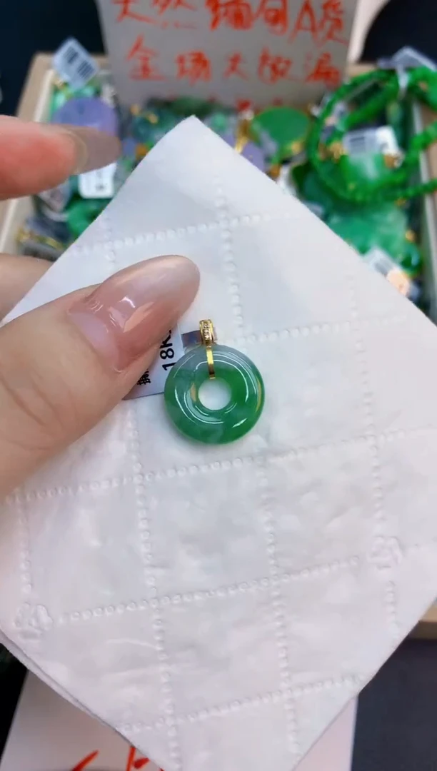 翡翠18K金镶嵌颈饰1