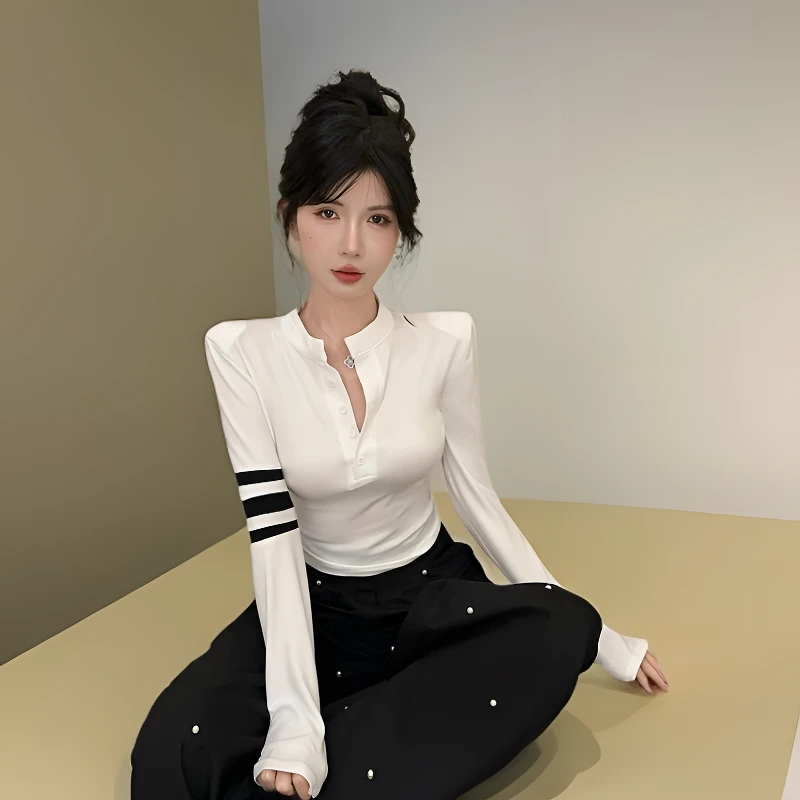 春季爆款百搭纯欲风撞色坑条弹力紧身垫肩长袖短款气质显瘦打底衫