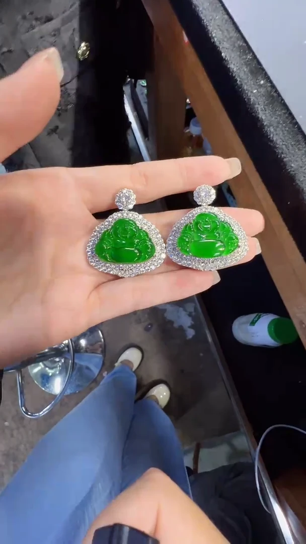 定制翡翠未镶嵌翡翠A货有轻微色差属于正常现象，佛公多样性发货1