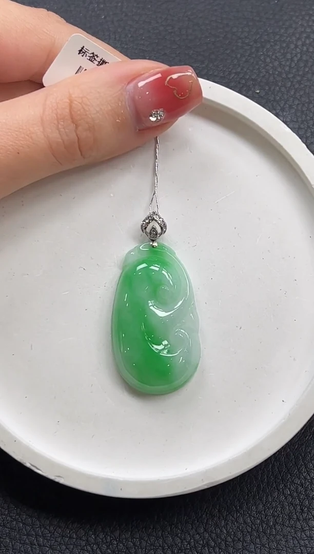 【闪购商品】翡翠颈饰18K金镶嵌如意