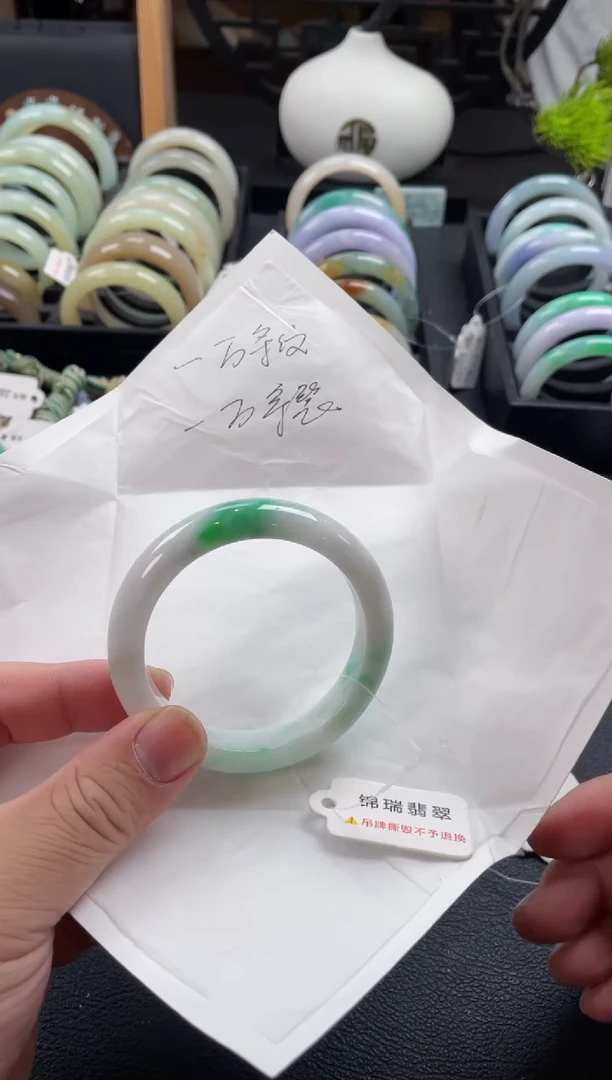 【闪购商品】翡翠手镯未镶嵌有纹裂