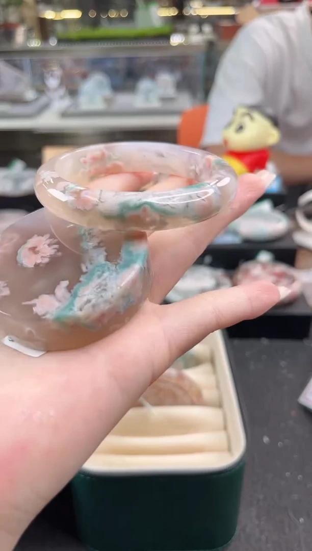 未镶嵌手镯石英质玉虹*56圈口（赠品镯心）s9553