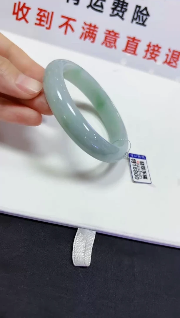 翡翠未镶嵌颈饰64手镯