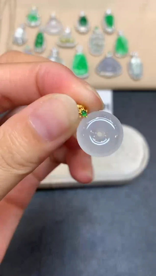 颈饰18K金镶嵌翡翠平安扣【无服务费