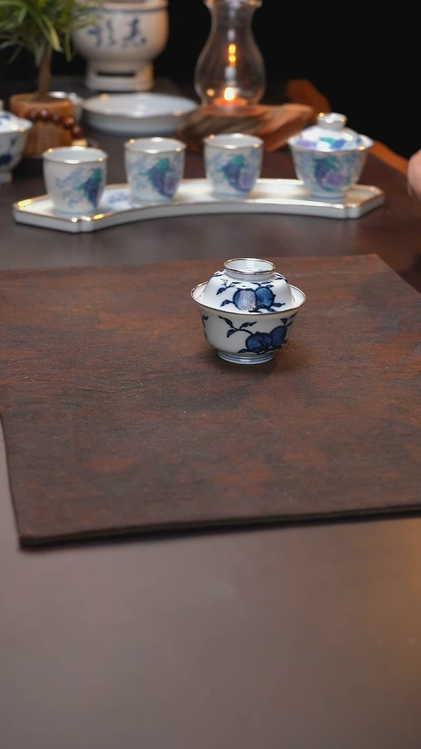 手绘石榴花盖碗三包银口