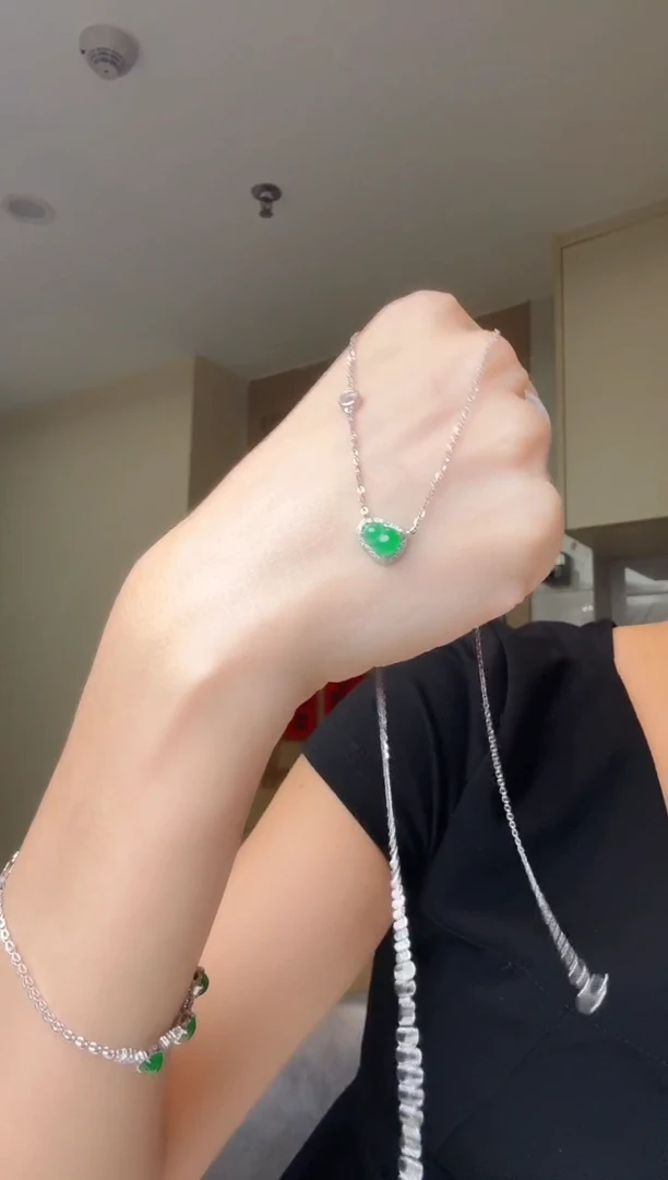 翡翠银S925镶嵌套链天然翡翠吊坠