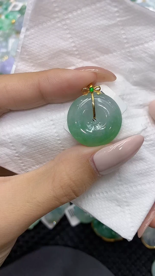 颈饰18K金镶嵌翡翠111111111111