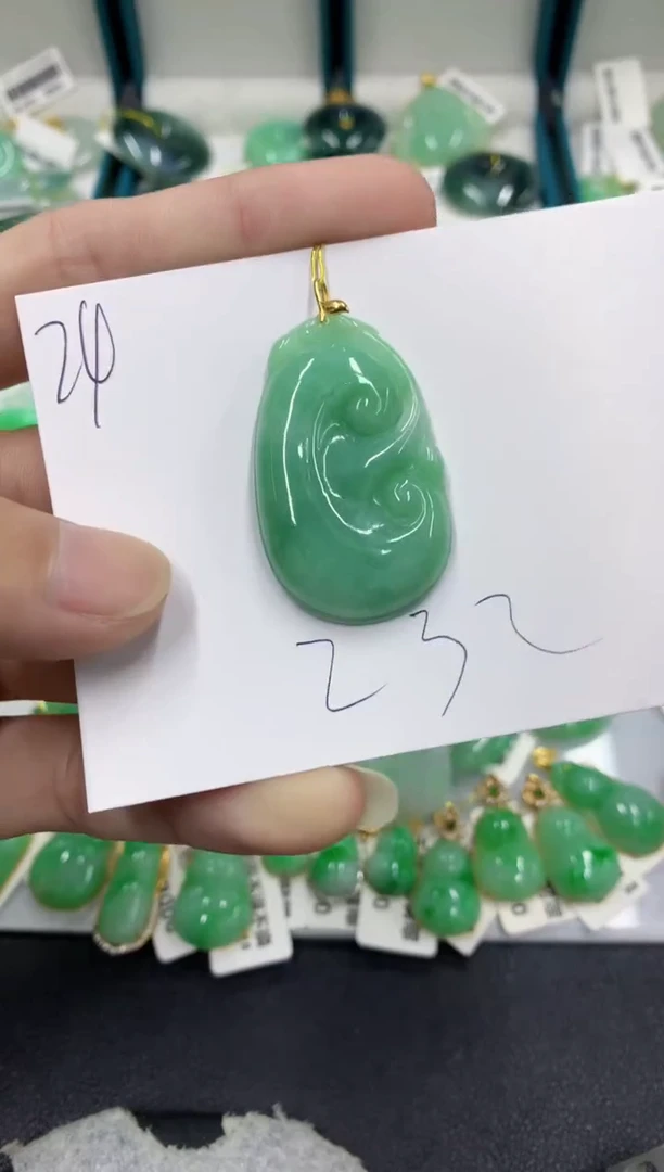 【闪购商品】翡翠颈饰18K金镶嵌翡翠