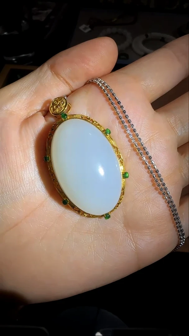 吊坠(不含链)18K金镶嵌和田玉和田玉白玉鸽子蛋