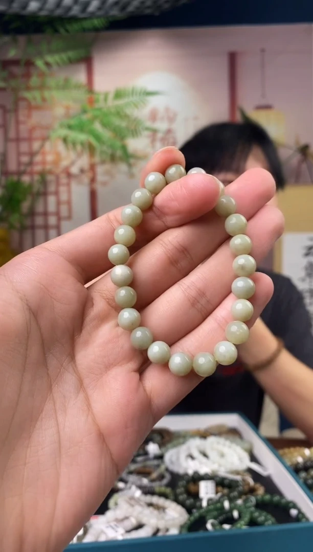 和田玉未镶嵌颈饰一物一拍