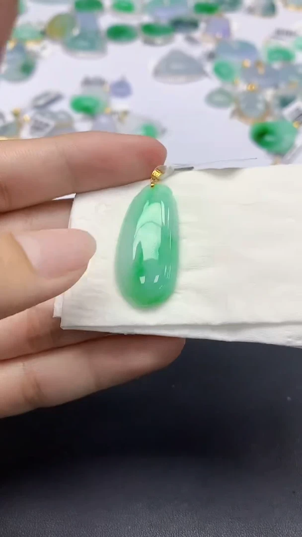 翡翠18K金镶嵌颈饰天然缅甸a货翡翠