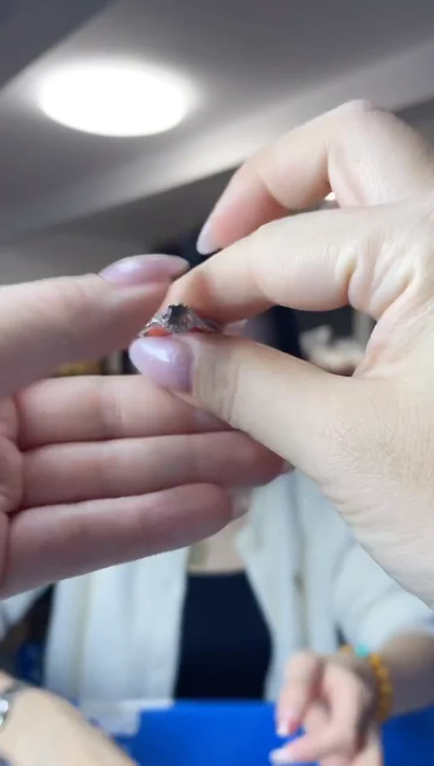 足铂镶嵌欧泊·（多样性发一件）