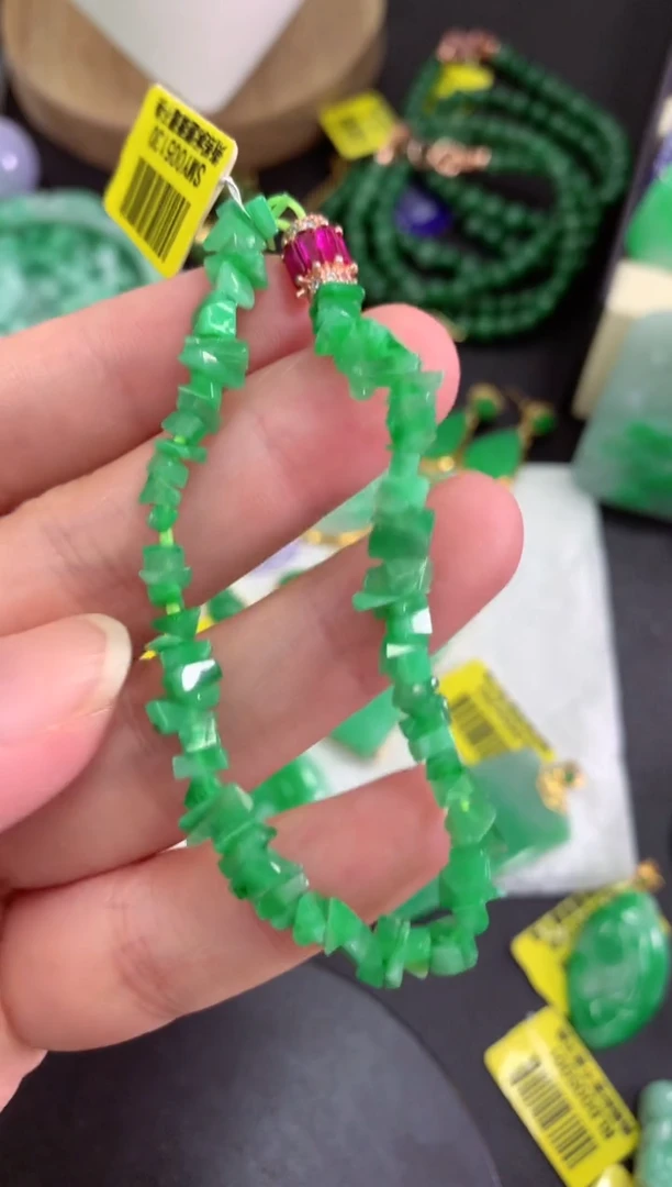 颈饰未镶嵌翡翠挂件