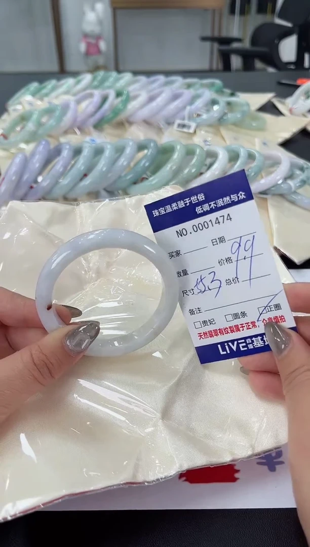 【闪购商品】翡翠手镯未镶嵌天然翡翠A货