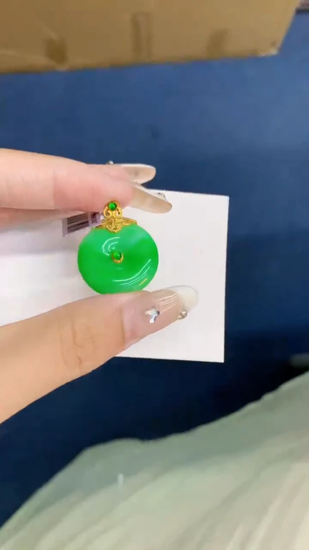 翡翠18K金镶嵌吊坠(不含链)缘*1
