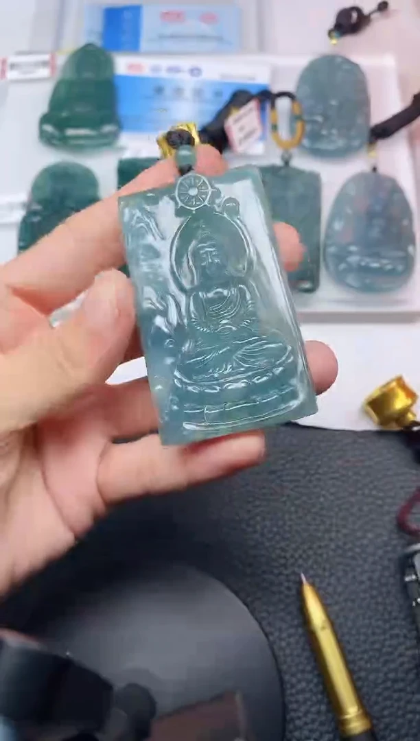 颈饰未镶嵌翡翠