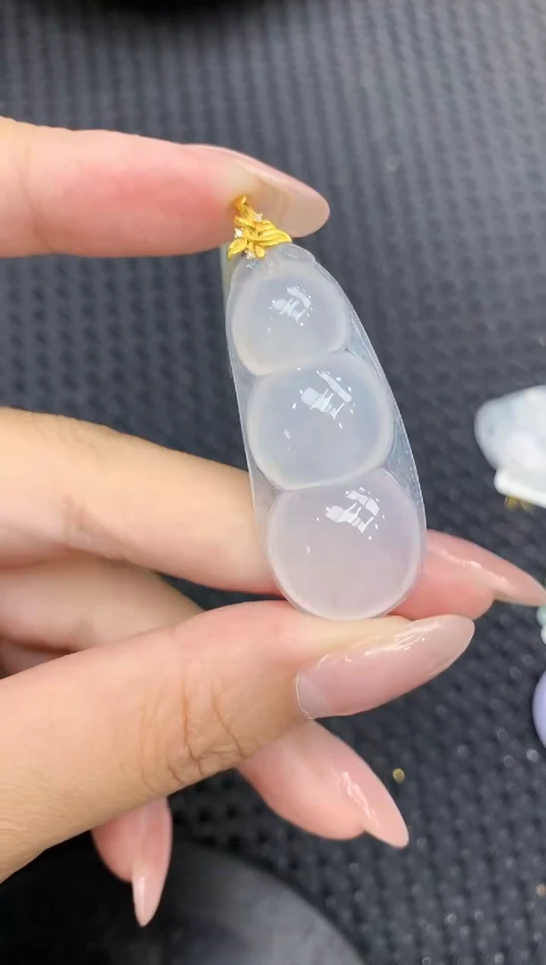 翡翠18K金镶嵌颈饰111111111