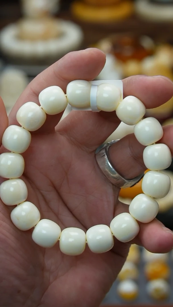 【闪购商品】琥珀裸石未镶嵌            