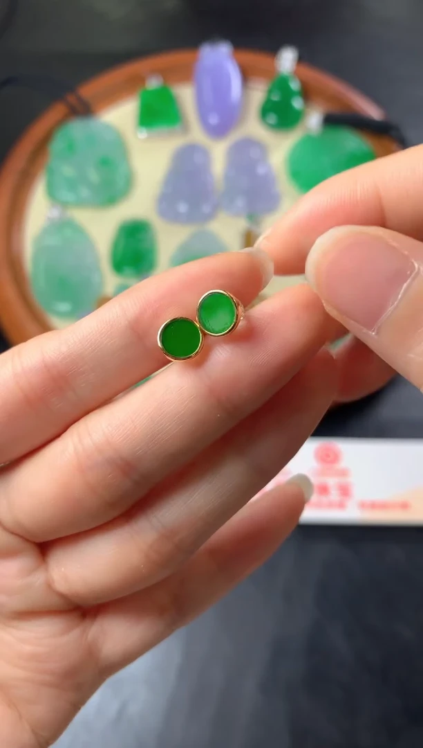 颈饰未镶嵌翡翠快**贝耳饰