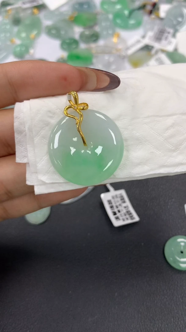 颈饰18K金镶嵌翡翠a货假一赔三支持复检百元上9元证书费自理