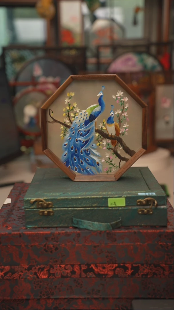 扇子苏绣双面绣八角台屏胡桃木框大号20CM