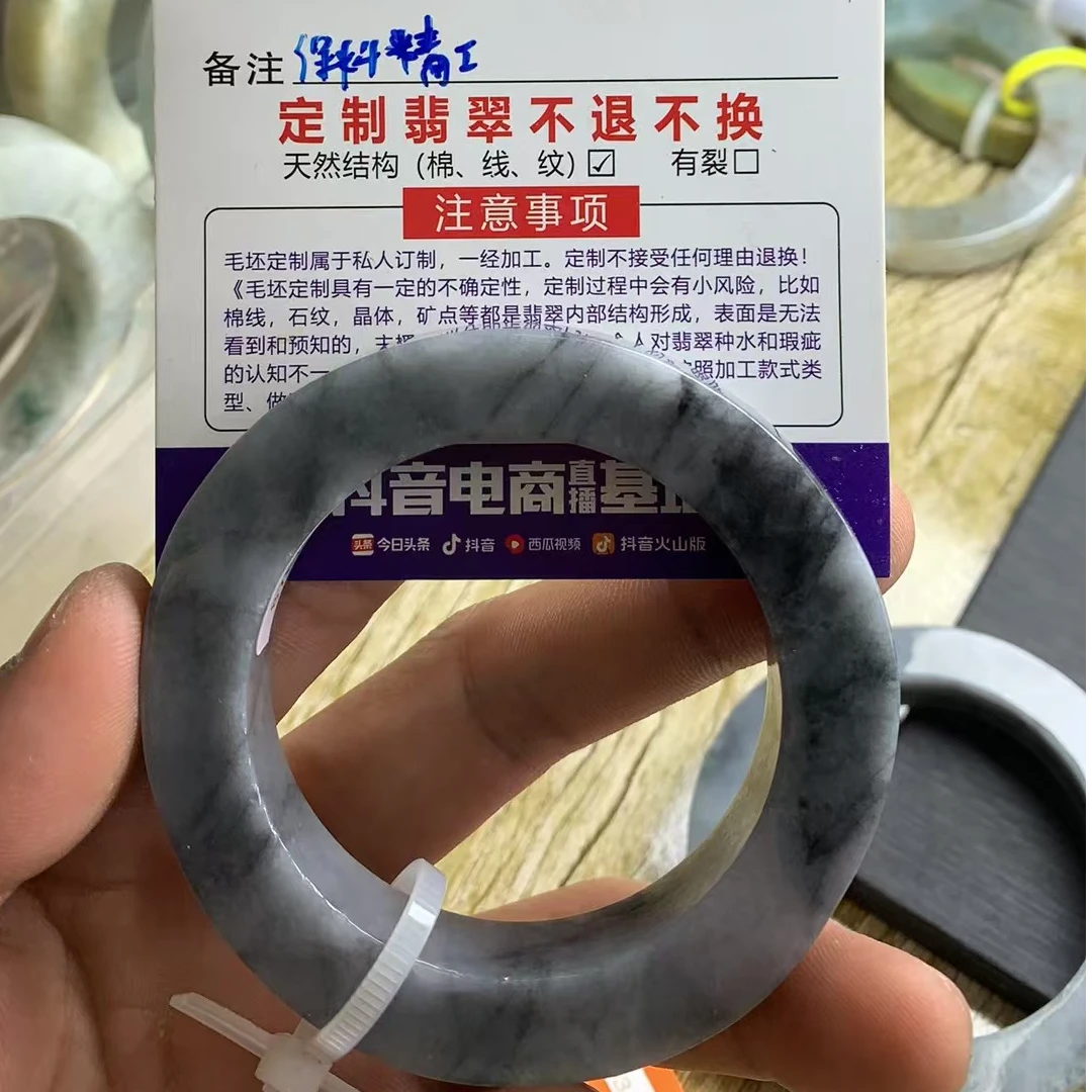 天然翡翠手镯定制