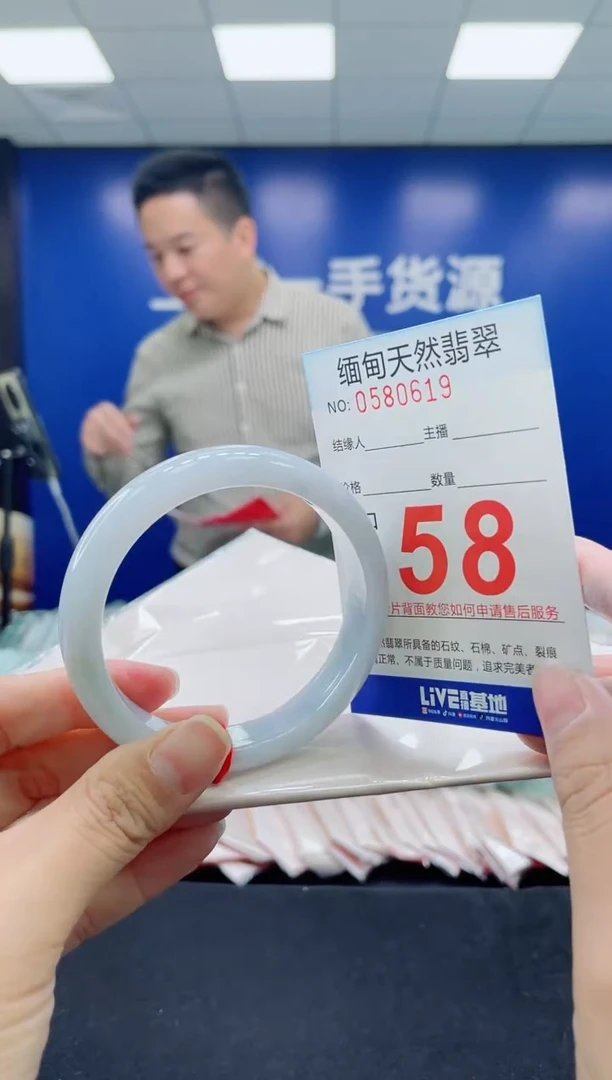 未镶嵌手镯翡翠天然翡翠手镯