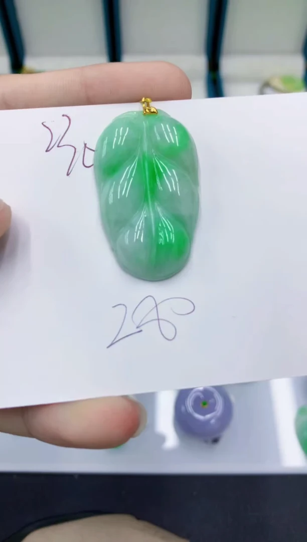 颈饰18K金镶嵌翡翠翡翠