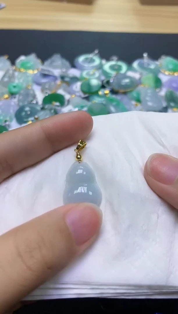 翡翠未镶嵌颈饰天然缅甸A货翡翠