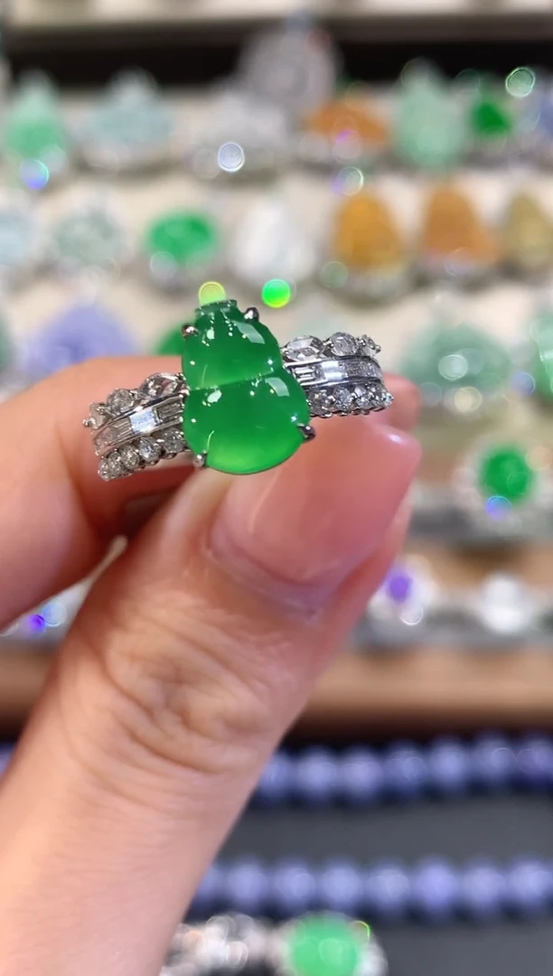 18K金镶嵌戒指翡翠w22